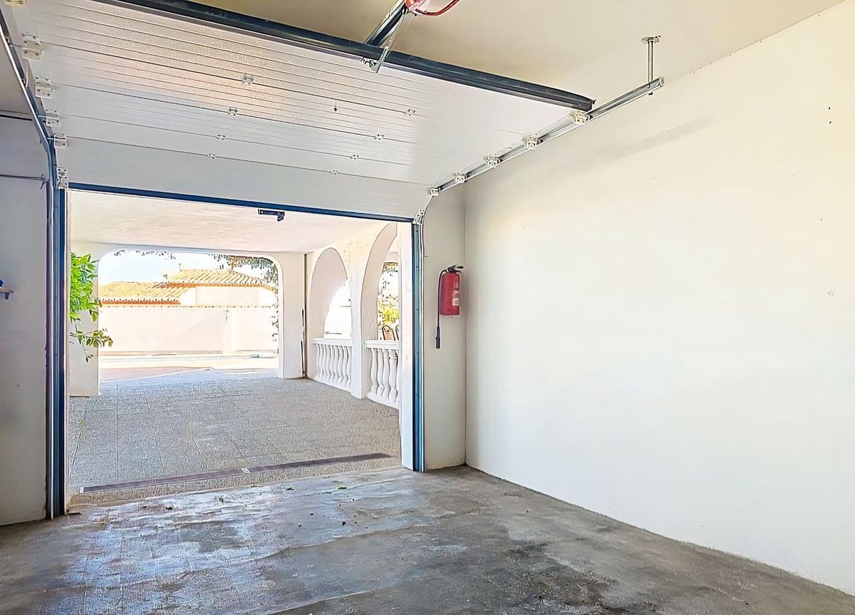 4 bedroom Villa for sale in Salobrena with pool garage - € 575,000 (Ref: 9629506)