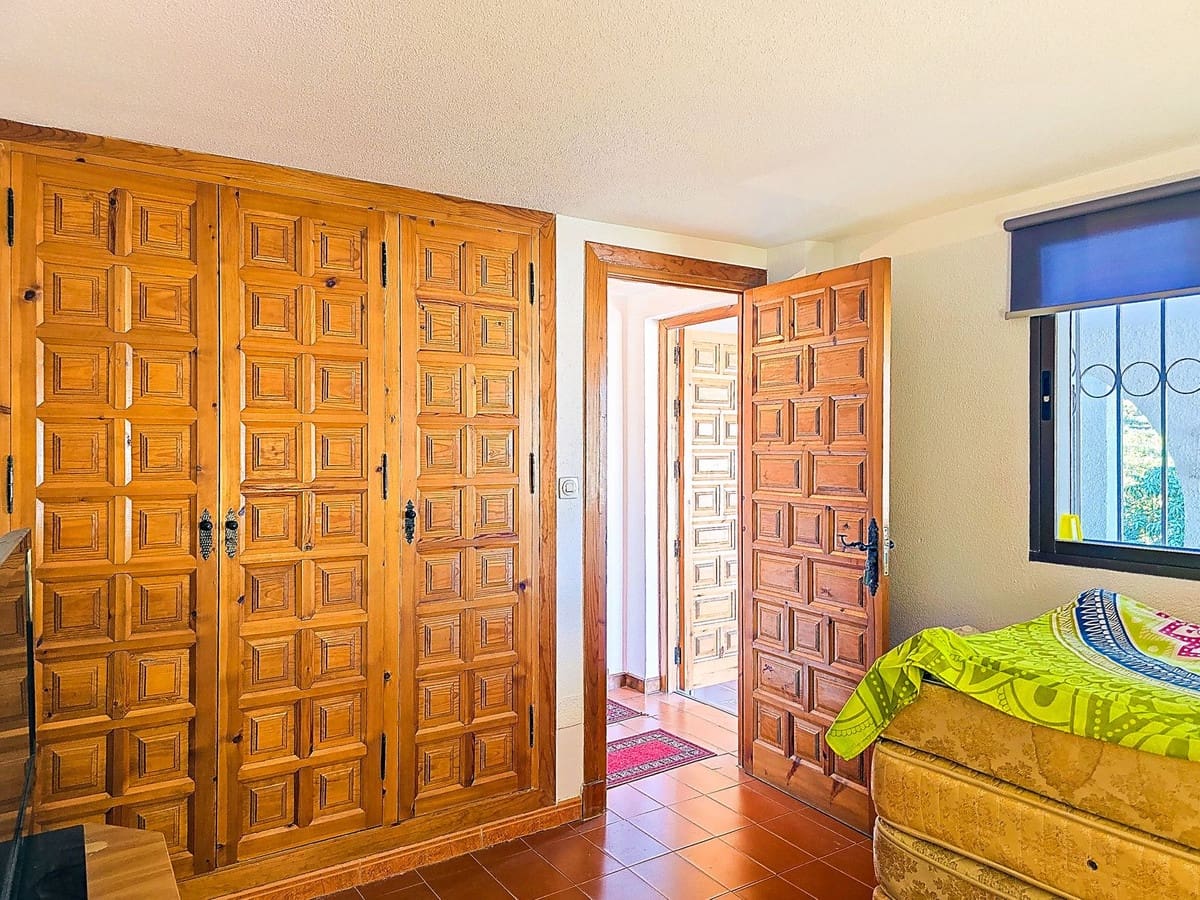 4 bedroom Villa for sale in Salobrena with pool garage - € 575,000 (Ref: 9629506)