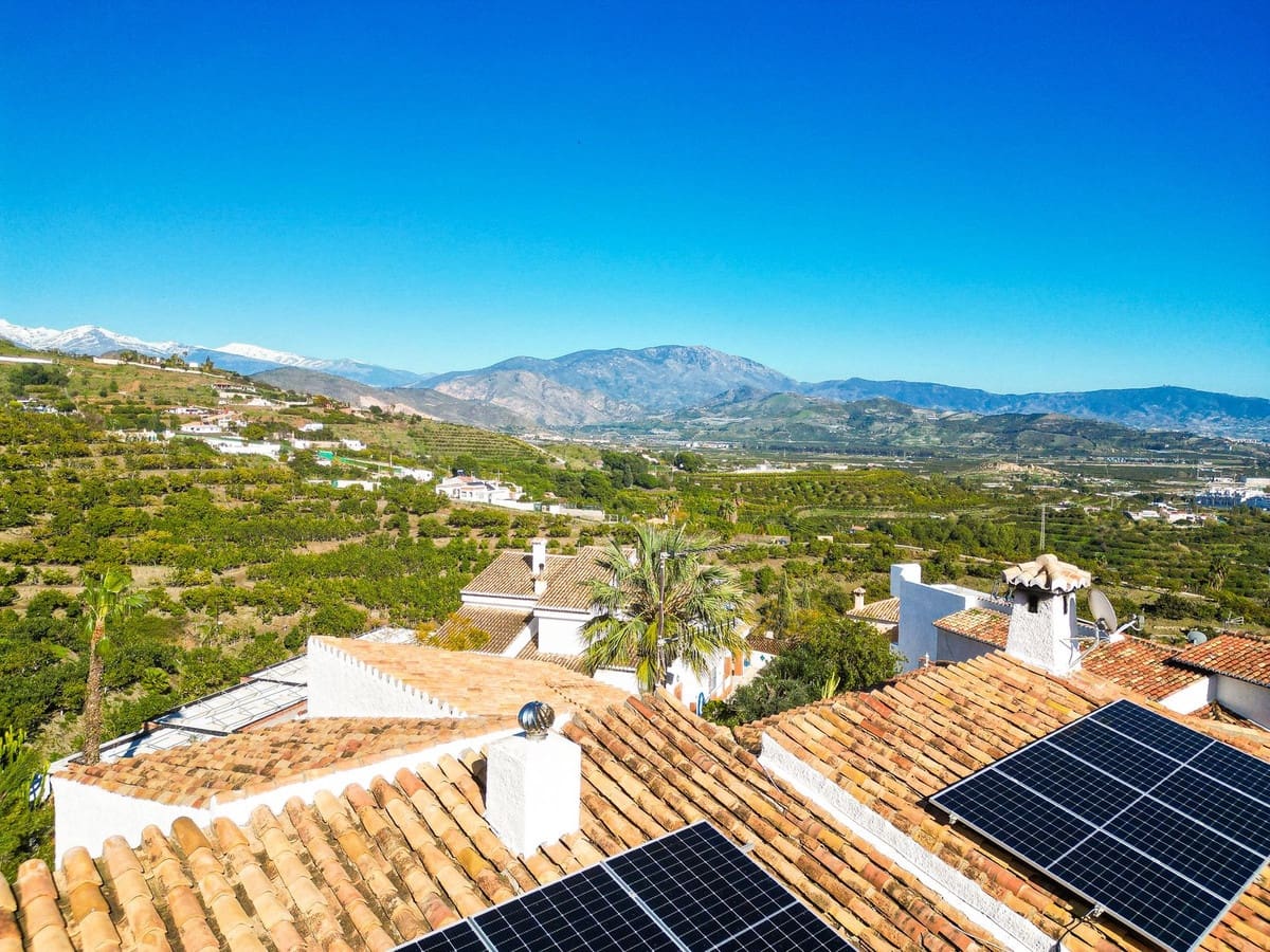 4 bedroom Villa for sale in Salobrena with pool garage - € 575,000 (Ref: 9629506)