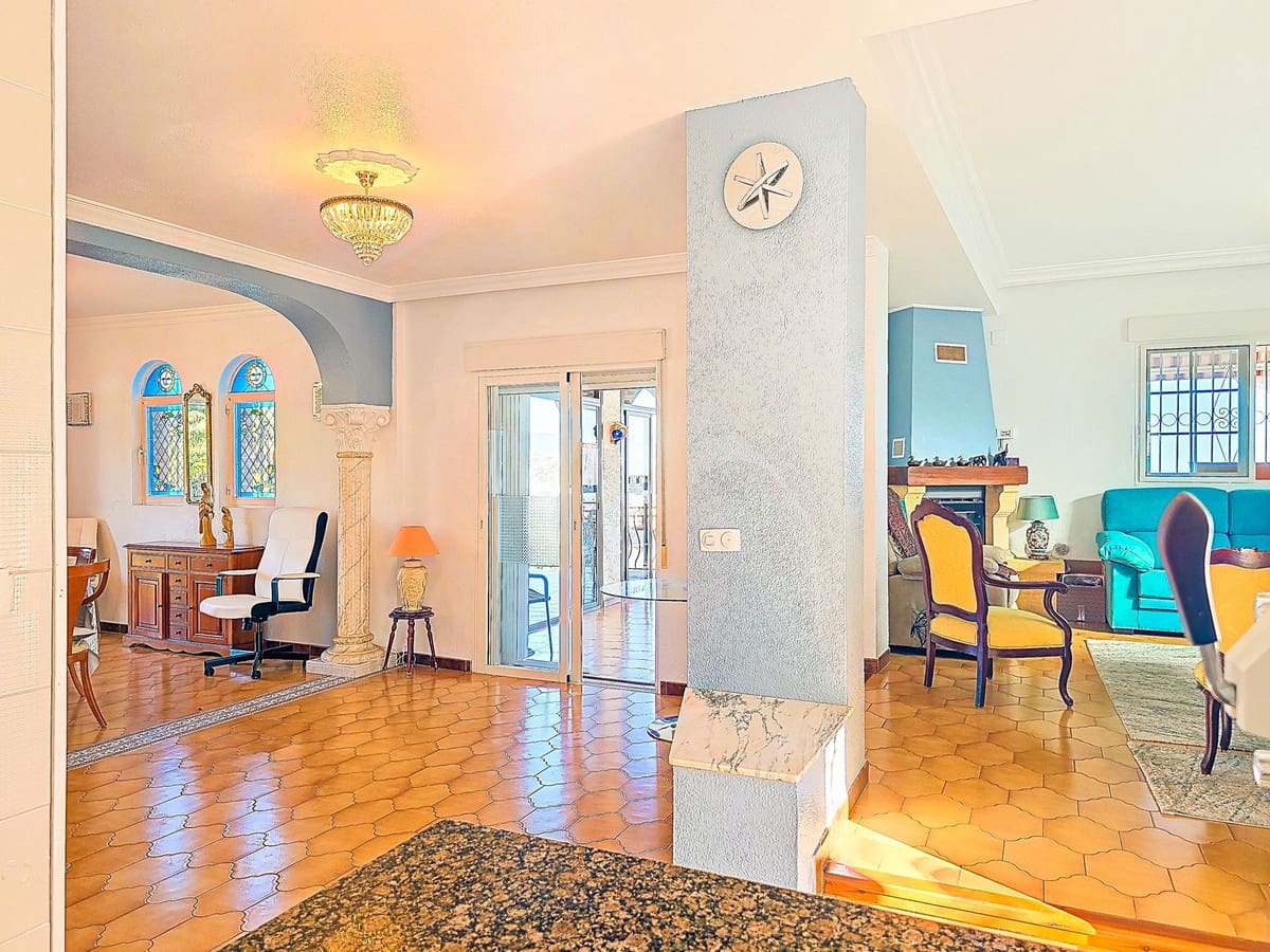 4 sovrum Villa till salu i Salobrena med pool garage - 575 000 € (Ref: 9629506)