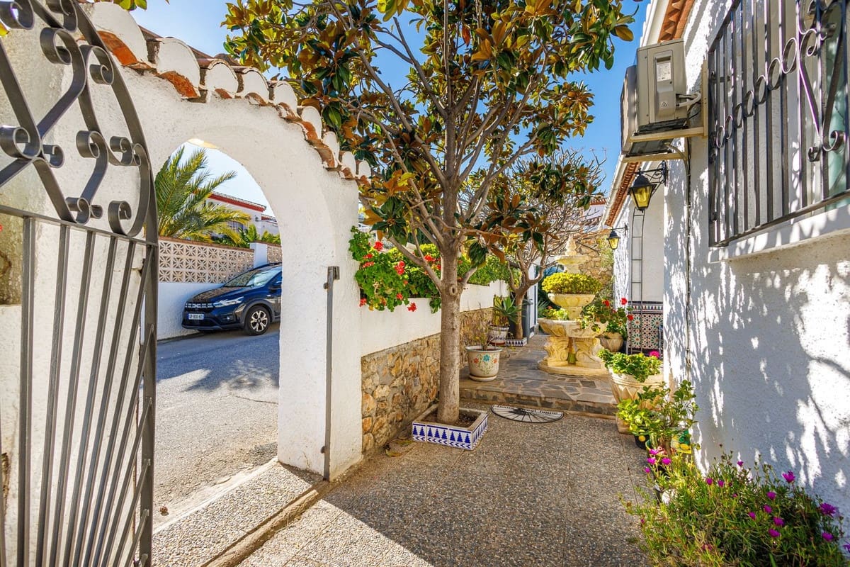 4 sovrum Villa till salu i Salobrena med pool garage - 575 000 € (Ref: 9629506)