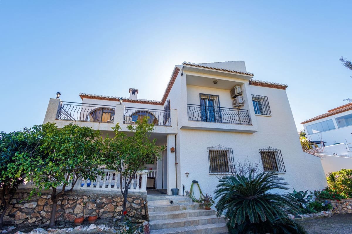 4 sovrum Villa till salu i Salobrena med pool garage - 575 000 € (Ref: 9629506)