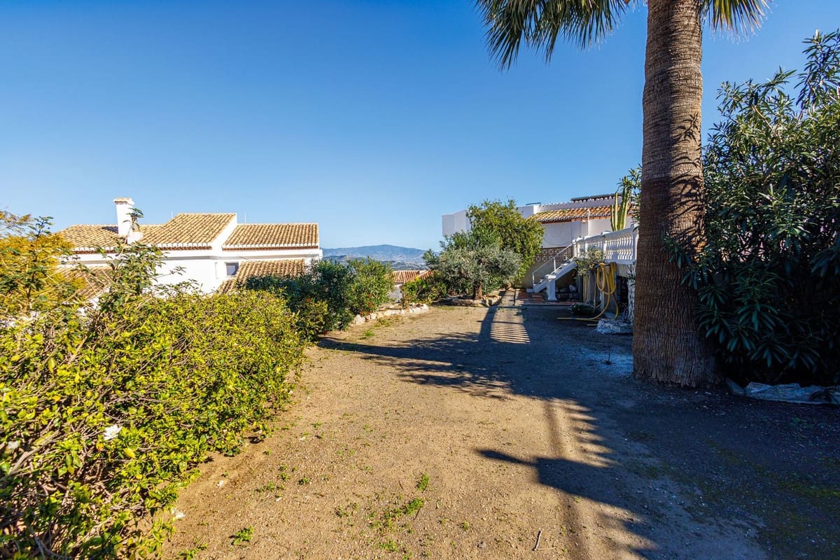 4 sovrum Villa till salu i Salobrena med pool garage - 575 000 € (Ref: 9629506)