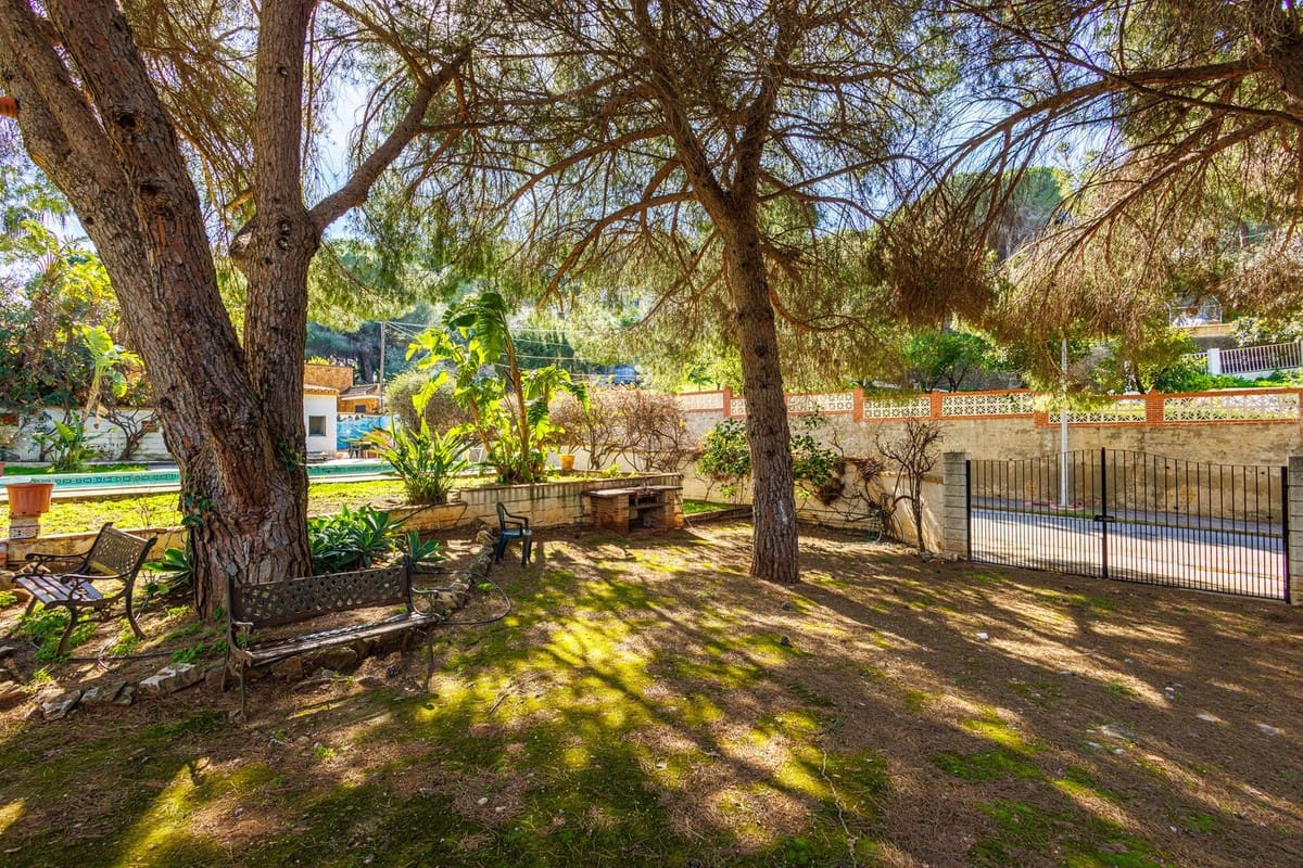 Chalet de 8 habitaciones en Alhaurín de la Torre en venta con piscina garaje - 749.000 € (Ref: 9640425)