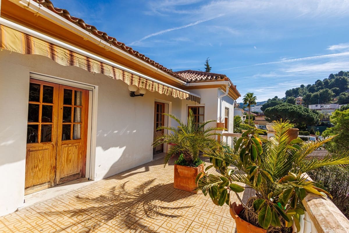 Chalet de 8 habitaciones en Alhaurín de la Torre en venta con piscina garaje - 749.000 € (Ref: 9640425)