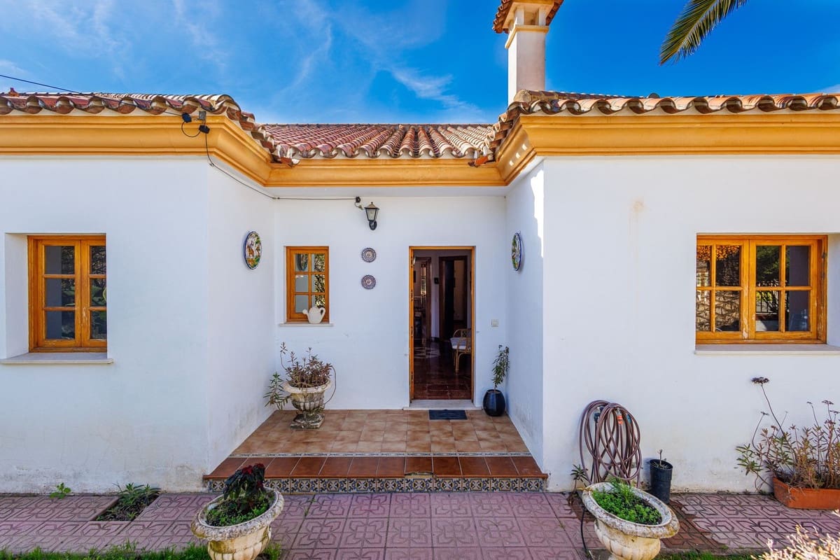 8 sypialnia Willa na sprzedaż w Alhaurin de la Torre z basenem garażem - 749 000 € (Ref: 9640425)