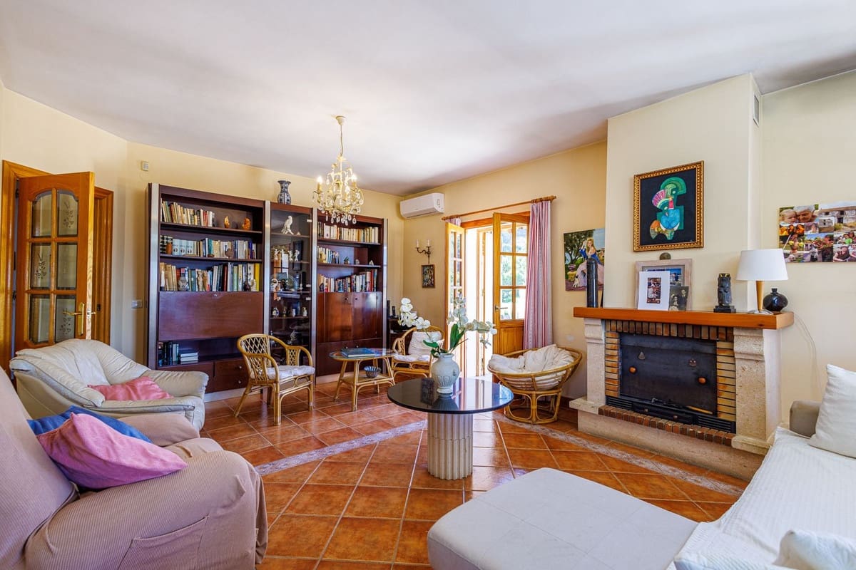 8 sypialnia Willa na sprzedaż w Alhaurin de la Torre z basenem garażem - 749 000 € (Ref: 9640425)