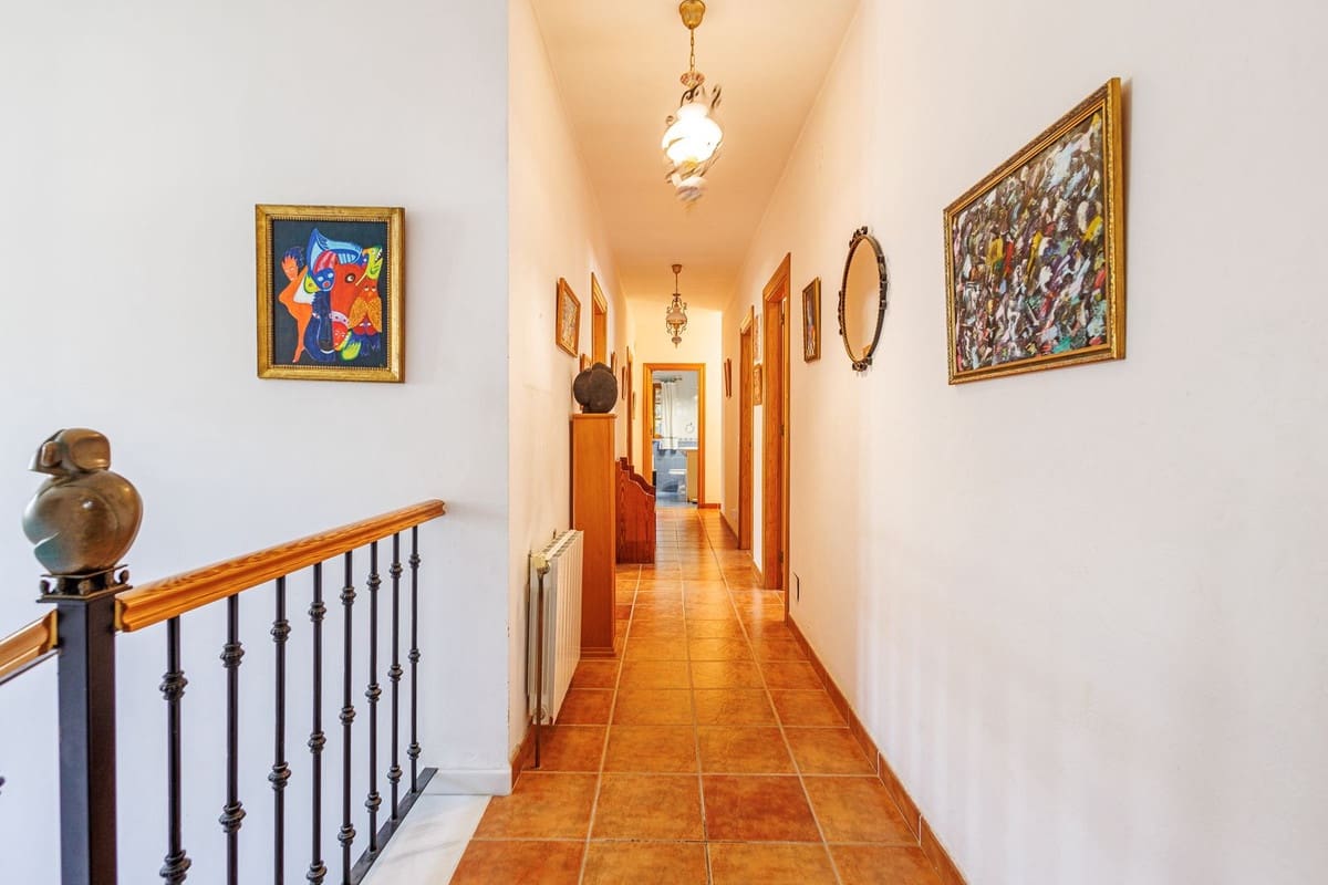 8 sypialnia Willa na sprzedaż w Alhaurin de la Torre z basenem garażem - 749 000 € (Ref: 9640425)