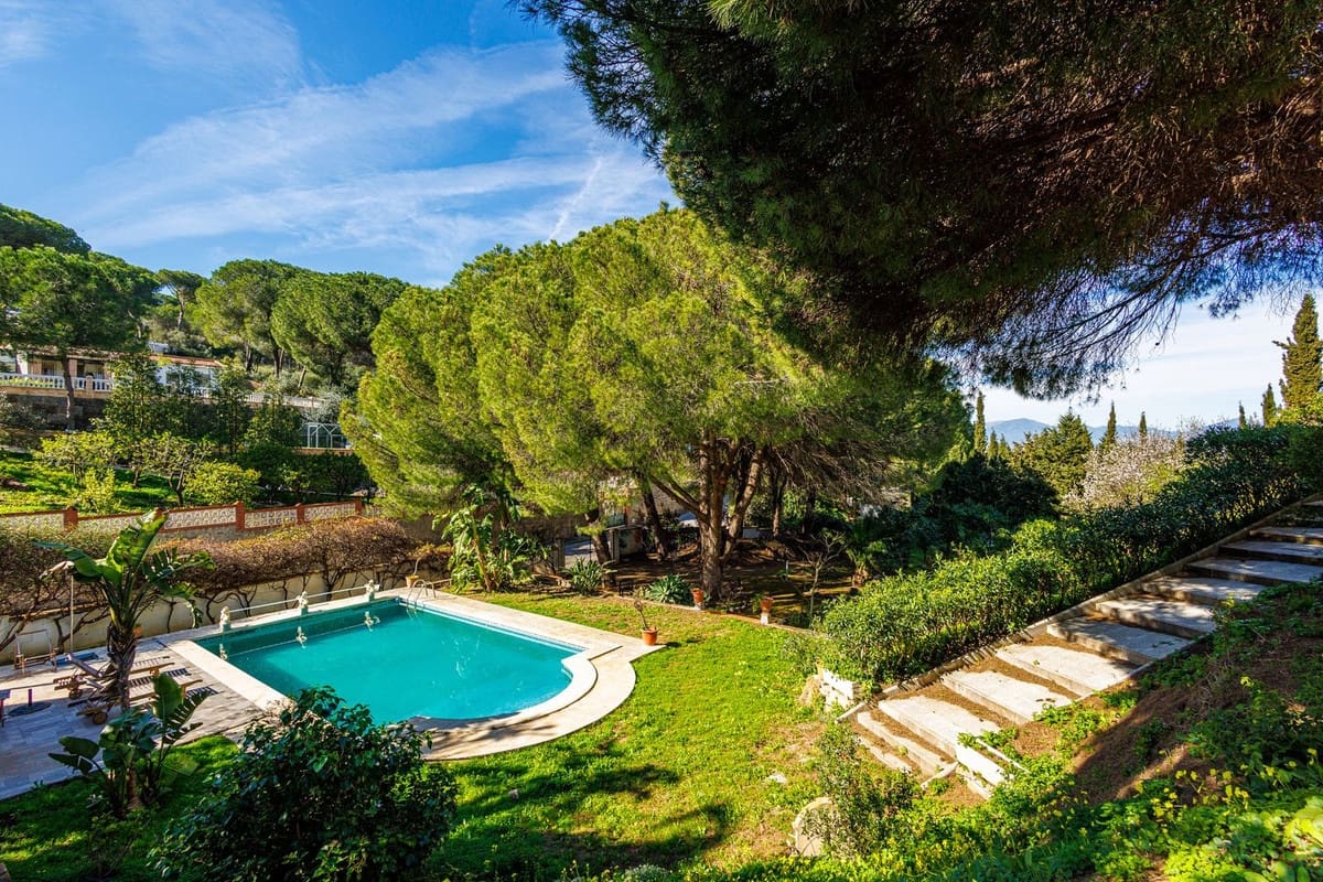 8 sypialnia Willa na sprzedaż w Alhaurin de la Torre z basenem garażem - 749 000 € (Ref: 9640425)