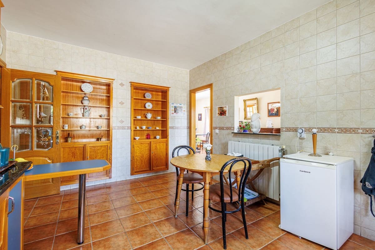 8 sypialnia Willa na sprzedaż w Alhaurin de la Torre z basenem garażem - 749 000 € (Ref: 9640425)