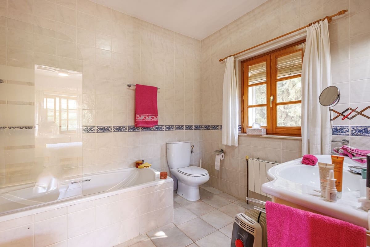 8 sypialnia Willa na sprzedaż w Alhaurin de la Torre z basenem garażem - 749 000 € (Ref: 9640425)