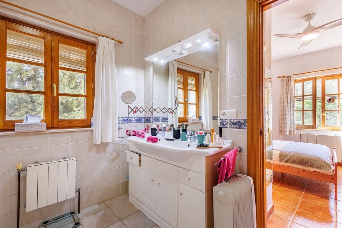 8 sypialnia Willa na sprzedaż w Alhaurin de la Torre z basenem garażem - 749 000 € (Ref: 9640425)