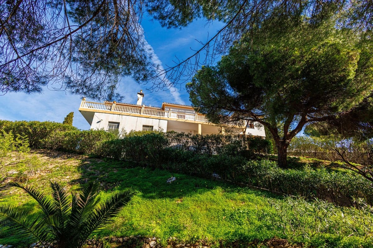 8 sypialnia Willa na sprzedaż w Alhaurin de la Torre z basenem garażem - 749 000 € (Ref: 9640425)