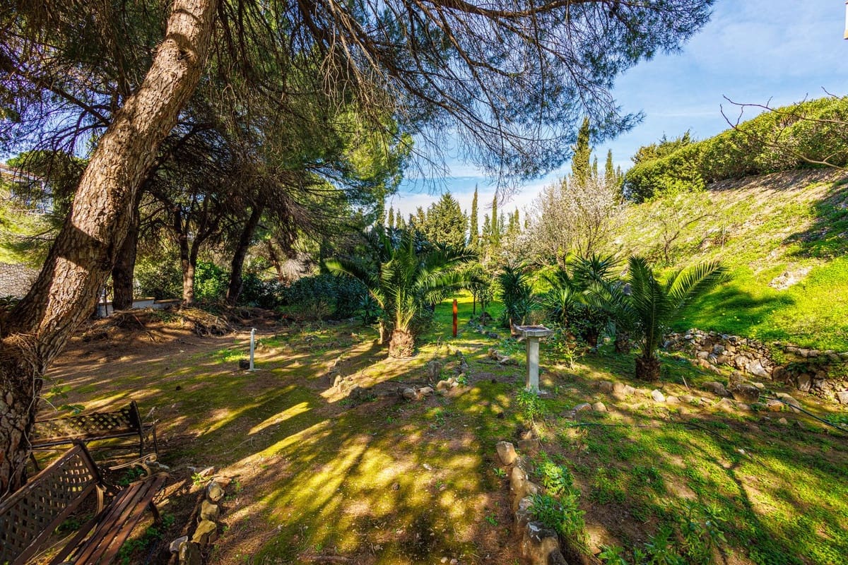 8 sypialnia Willa na sprzedaż w Alhaurin de la Torre z basenem garażem - 749 000 € (Ref: 9640425)