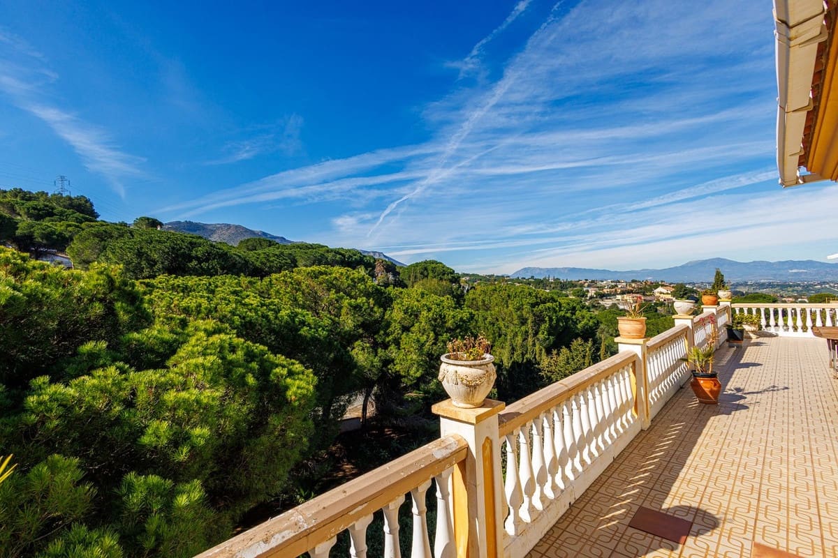 8 sypialnia Willa na sprzedaż w Alhaurin de la Torre z basenem garażem - 749 000 € (Ref: 9640425)