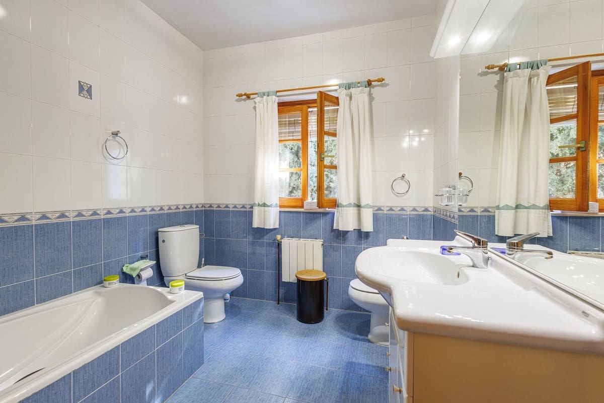 8 sypialnia Willa na sprzedaż w Alhaurin de la Torre z basenem garażem - 749 000 € (Ref: 9640425)