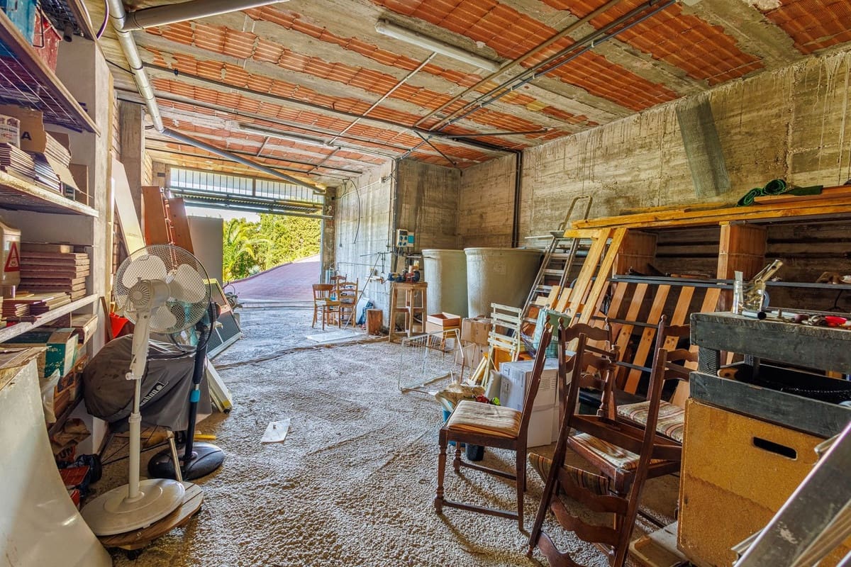 8 sypialnia Willa na sprzedaż w Alhaurin de la Torre z basenem garażem - 749 000 € (Ref: 9640425)