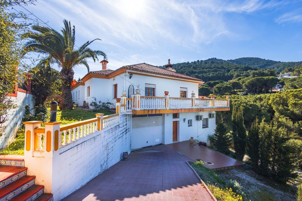 8 sypialnia Willa na sprzedaż w Alhaurin de la Torre z basenem garażem - 749 000 € (Ref: 9640425)