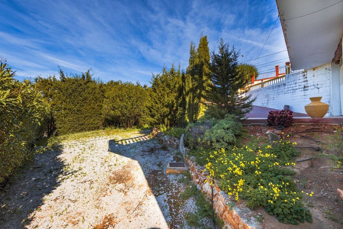 8 sypialnia Willa na sprzedaż w Alhaurin de la Torre z basenem garażem - 749 000 € (Ref: 9640425)