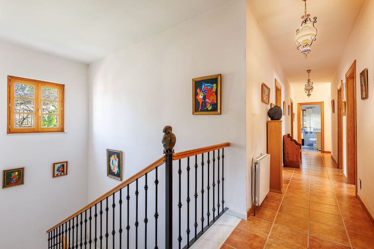 8 sypialnia Willa na sprzedaż w Alhaurin de la Torre z basenem garażem - 749 000 € (Ref: 9640425)