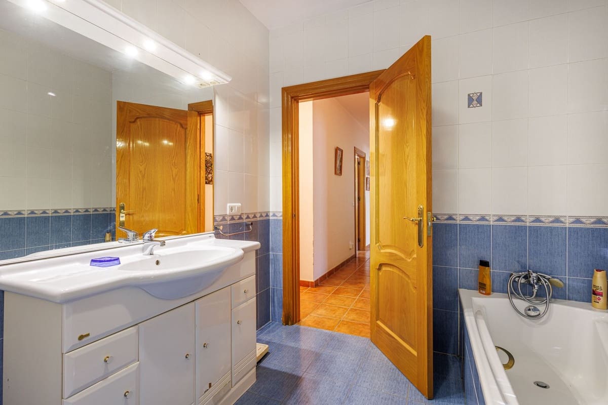 8 sypialnia Willa na sprzedaż w Alhaurin de la Torre z basenem garażem - 749 000 € (Ref: 9640425)