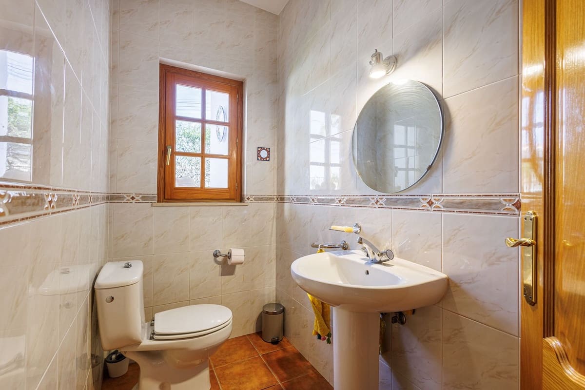 8 sypialnia Willa na sprzedaż w Alhaurin de la Torre z basenem garażem - 749 000 € (Ref: 9640425)