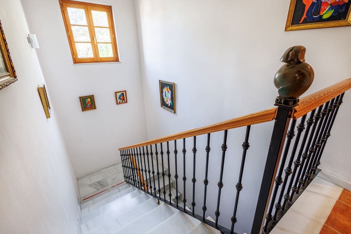 8 sypialnia Willa na sprzedaż w Alhaurin de la Torre z basenem garażem - 749 000 € (Ref: 9640425)
