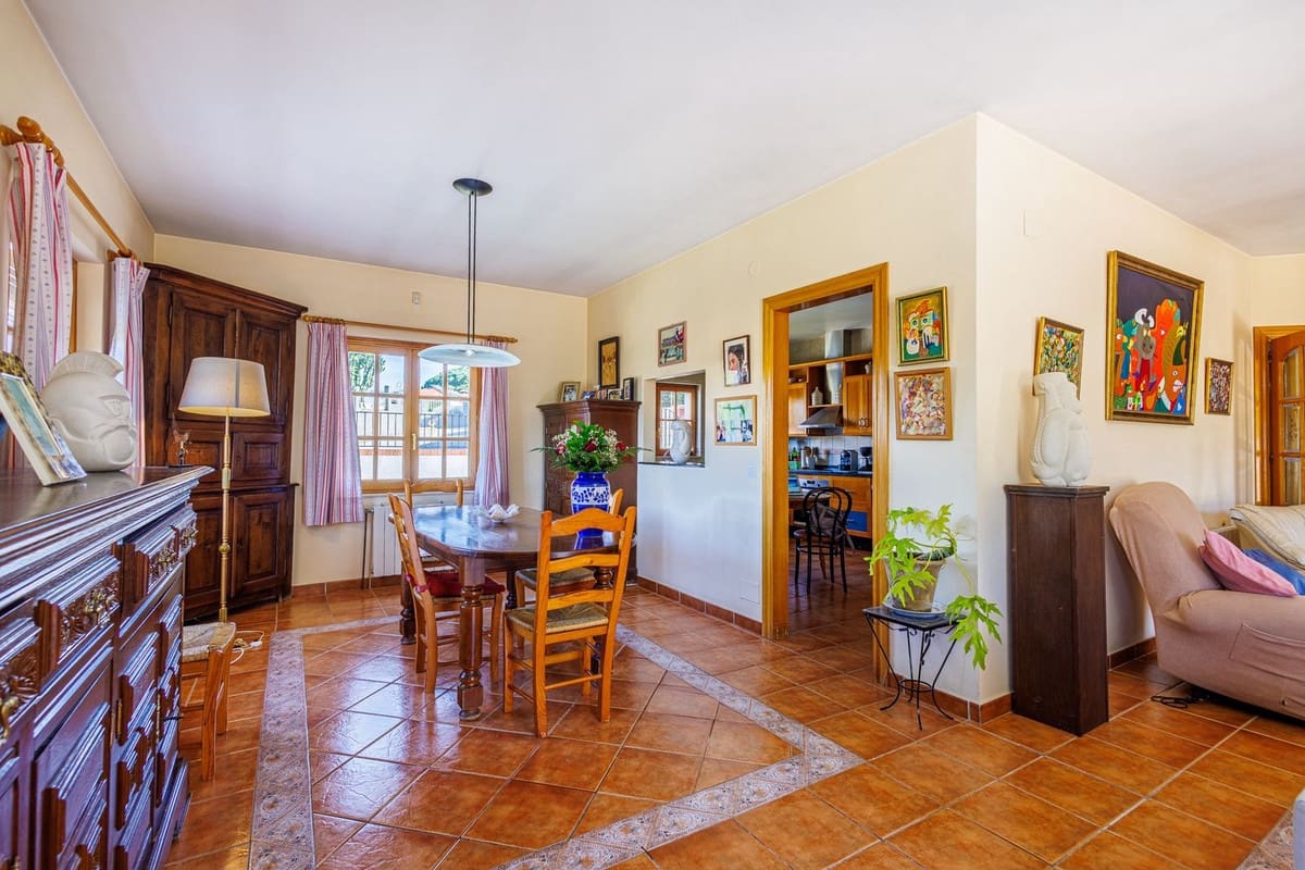 8 sypialnia Willa na sprzedaż w Alhaurin de la Torre z basenem garażem - 749 000 € (Ref: 9640425)