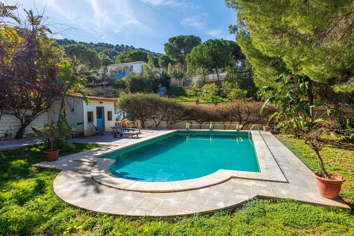 8 sypialnia Willa na sprzedaż w Alhaurin de la Torre z basenem garażem - 749 000 € (Ref: 9640425)
