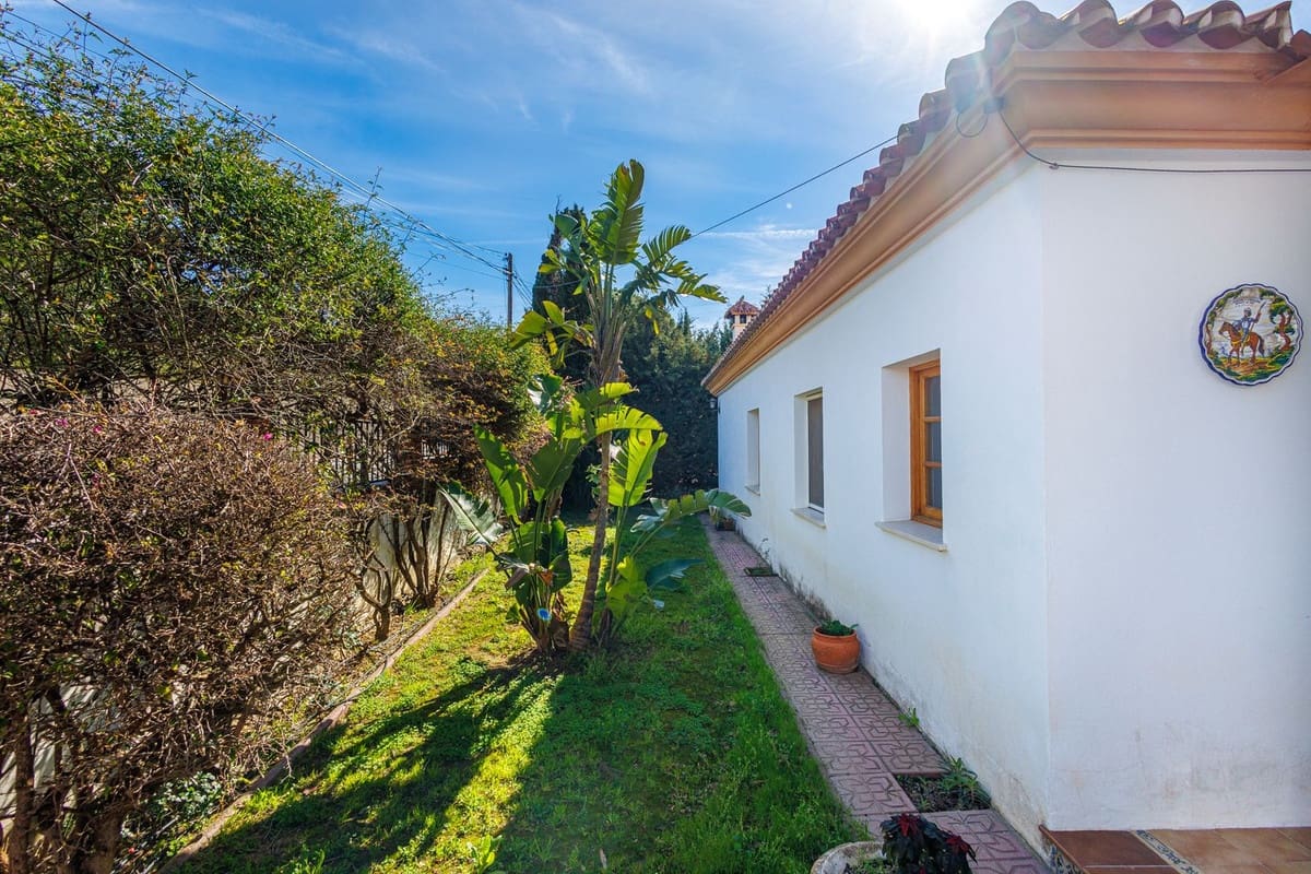 8 sypialnia Willa na sprzedaż w Alhaurin de la Torre z basenem garażem - 749 000 € (Ref: 9640425)