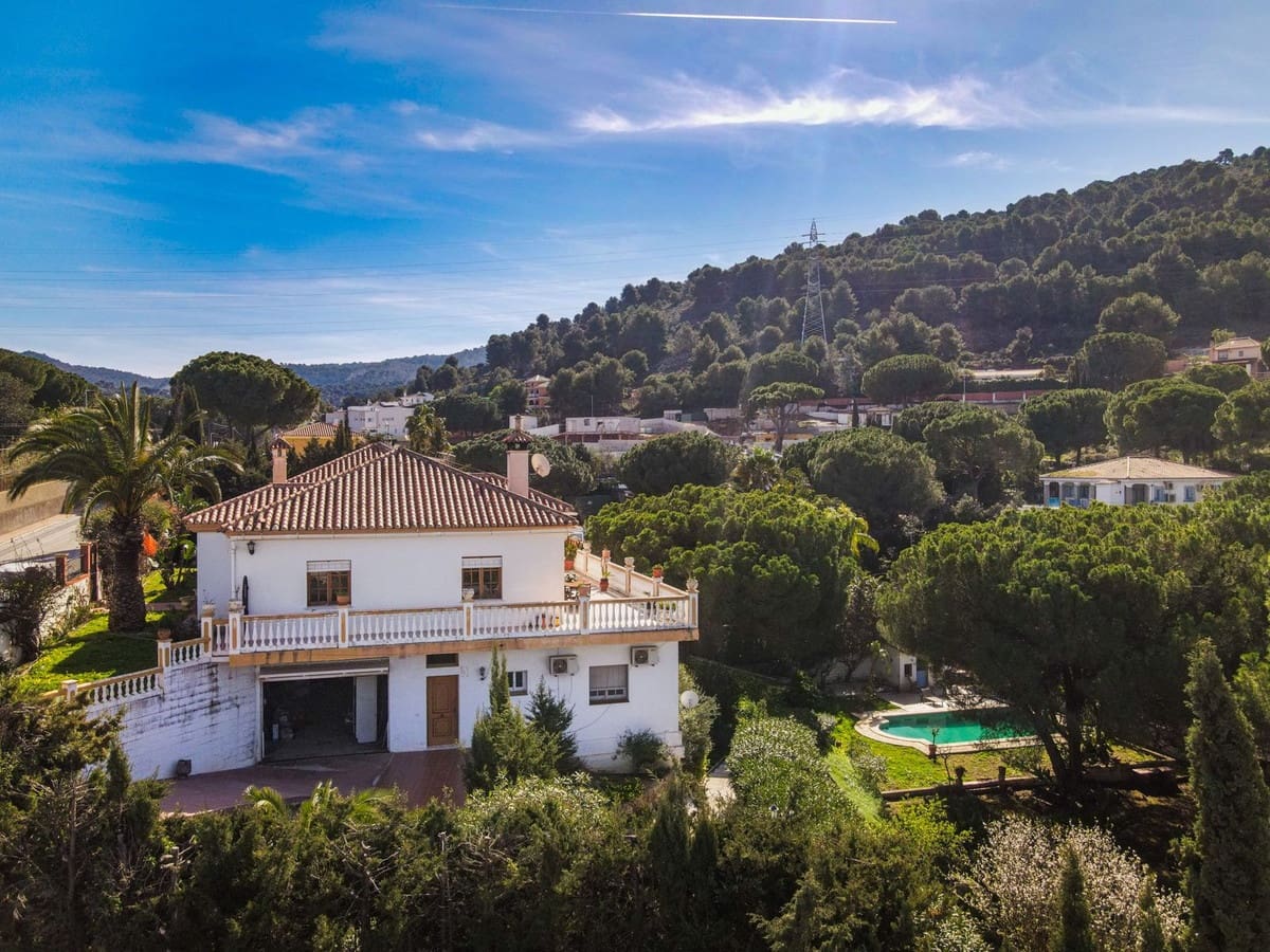 8 sypialnia Willa na sprzedaż w Alhaurin de la Torre z basenem garażem - 749 000 € (Ref: 9640425)