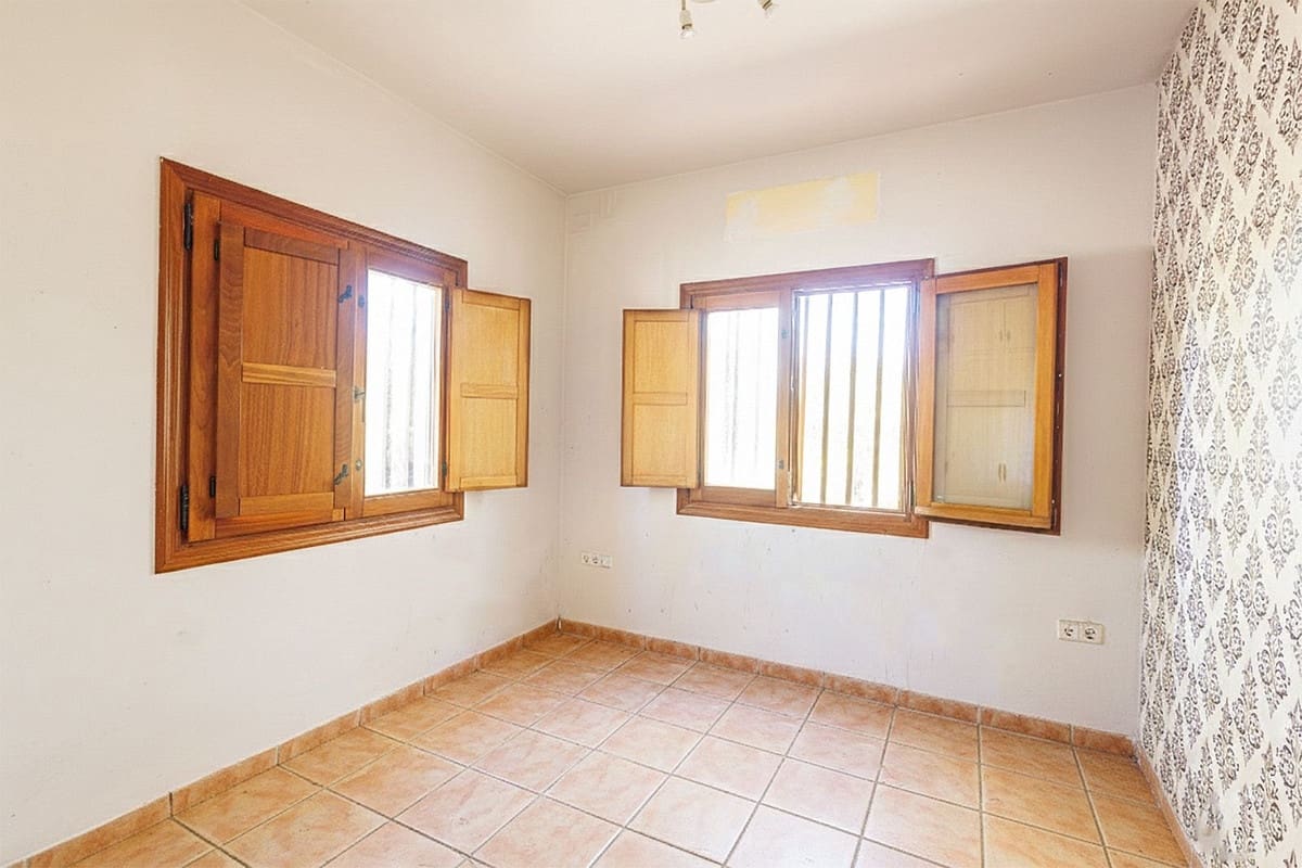 3 soveværelse Villa til salg i Vinuela med swimmingpool garage - € 190.000 (Ref: 9643488)