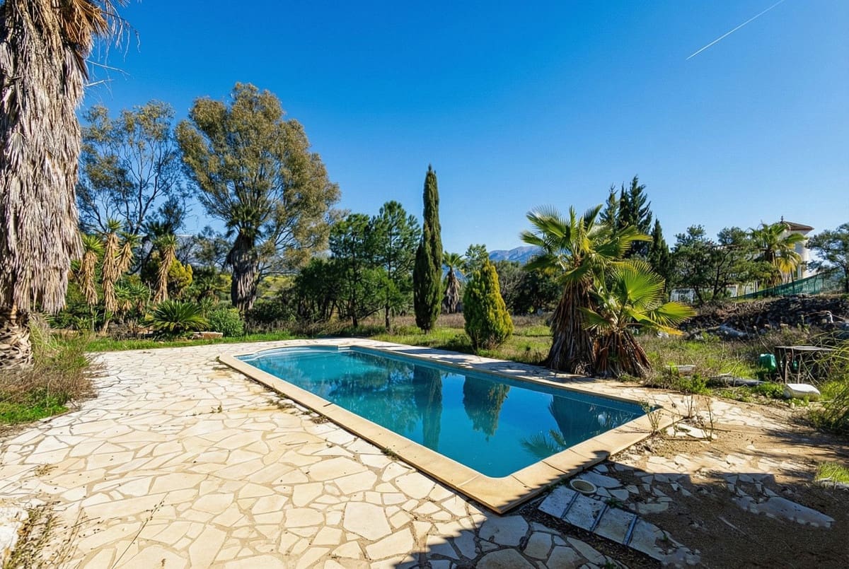 3 soveværelse Villa til salg i Vinuela med swimmingpool garage - € 190.000 (Ref: 9643488)