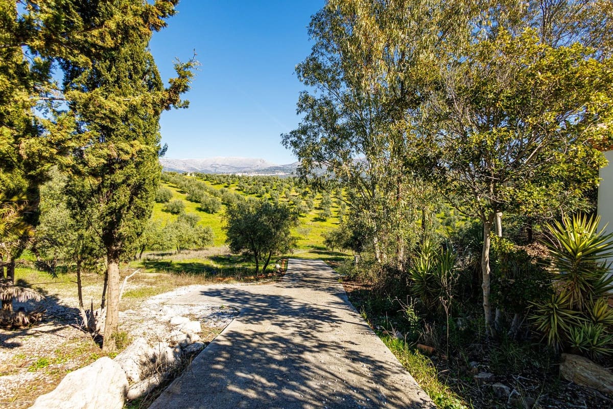 3 soveværelse Villa til salg i Vinuela med swimmingpool garage - € 190.000 (Ref: 9643488)