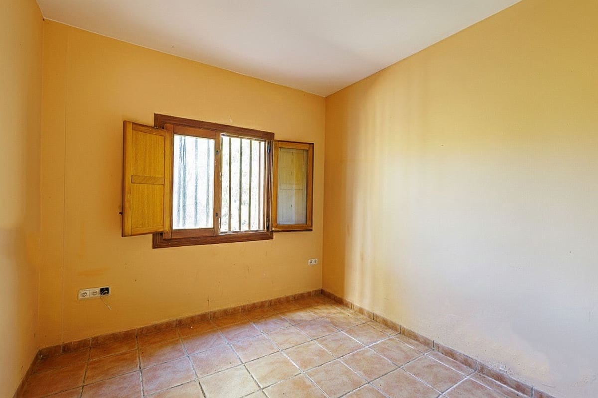 3 bedroom Villa for sale in Vinuela with pool garage - € 190,000 (Ref: 9643488)