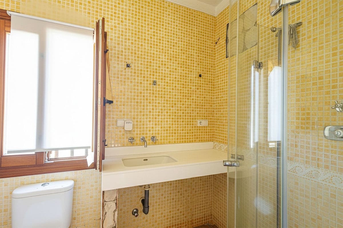 3 bedroom Villa for sale in Vinuela with pool garage - € 190,000 (Ref: 9643488)