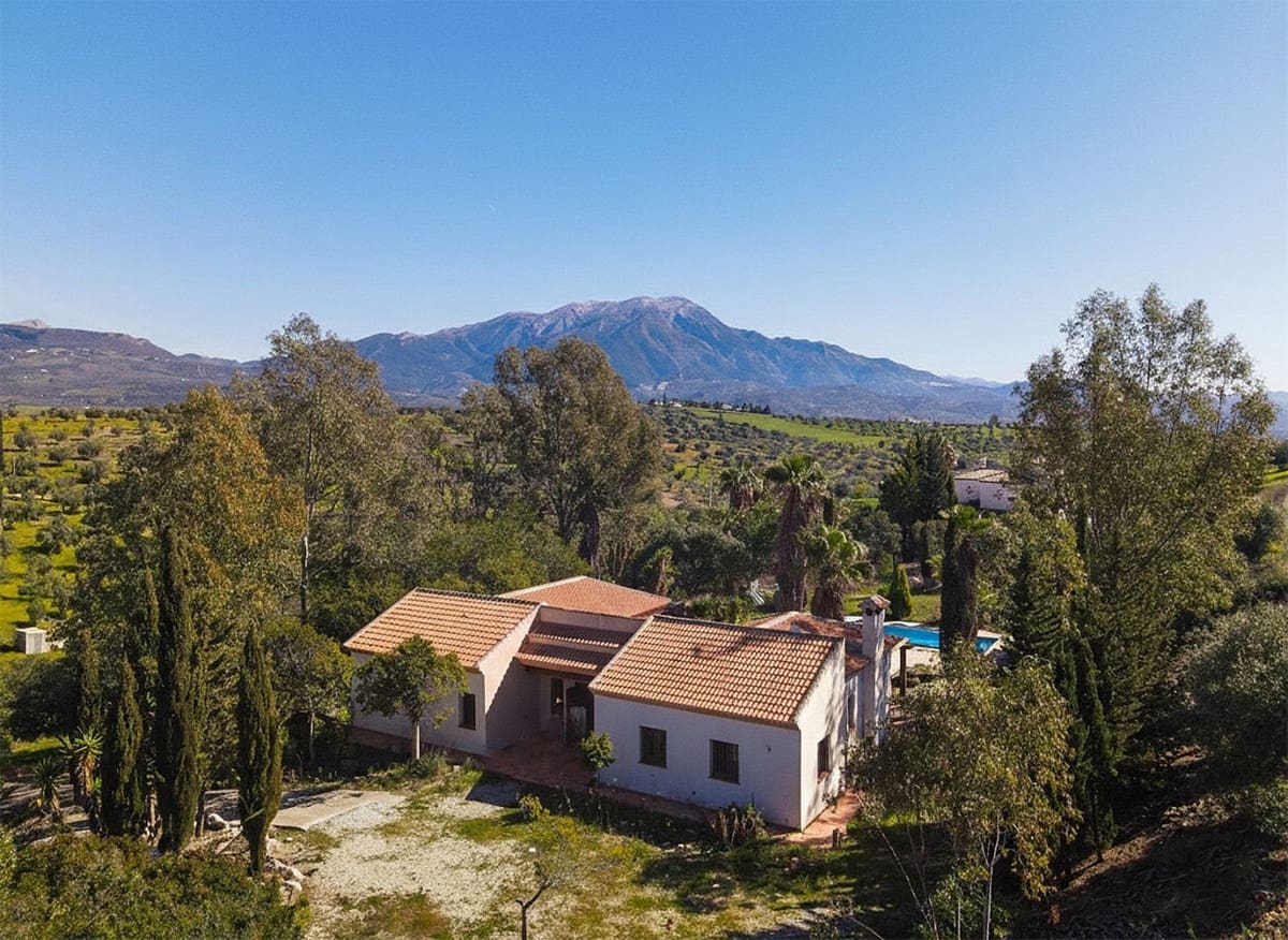 3 bedroom Villa for sale in Vinuela with pool garage - € 190,000 (Ref: 9643488)