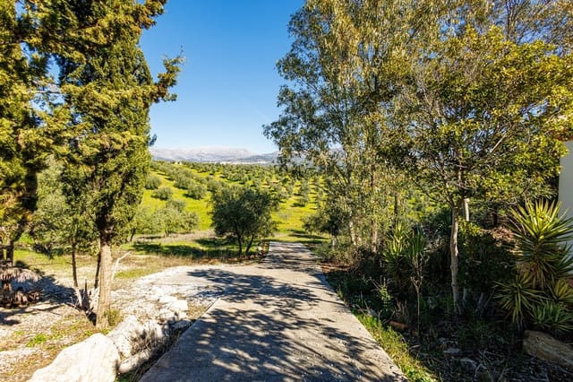 3 slaapkamer Villa te koop in Viñuela met zwembad garage - € 190.000 (Ref: 9643488)