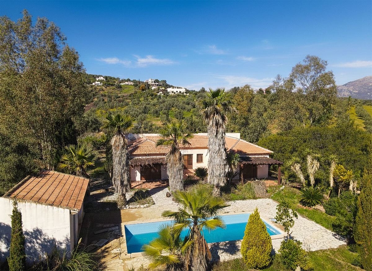 3 bedroom Villa for sale in Vinuela with pool garage - € 190,000 (Ref: 9643488)