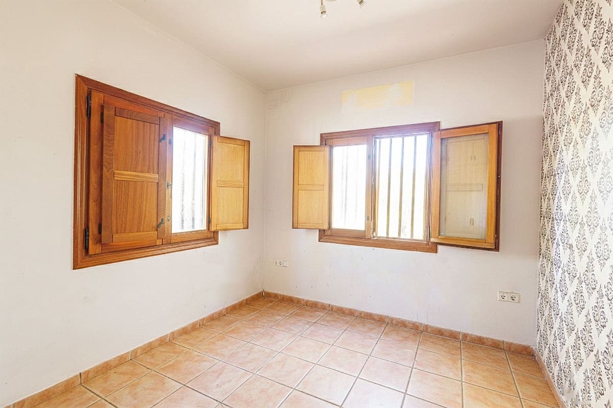 3 makuuhuone Huvila myytävänä paikassa Vinuela mukana uima-altaan 
autotalli - 190 000 € (Ref: 9643488)