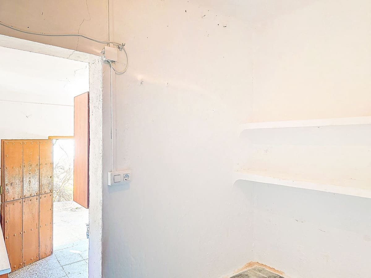4 bedroom Finca/Country House for sale in Rubite with garage - € 95,000 (Ref: 9651052)