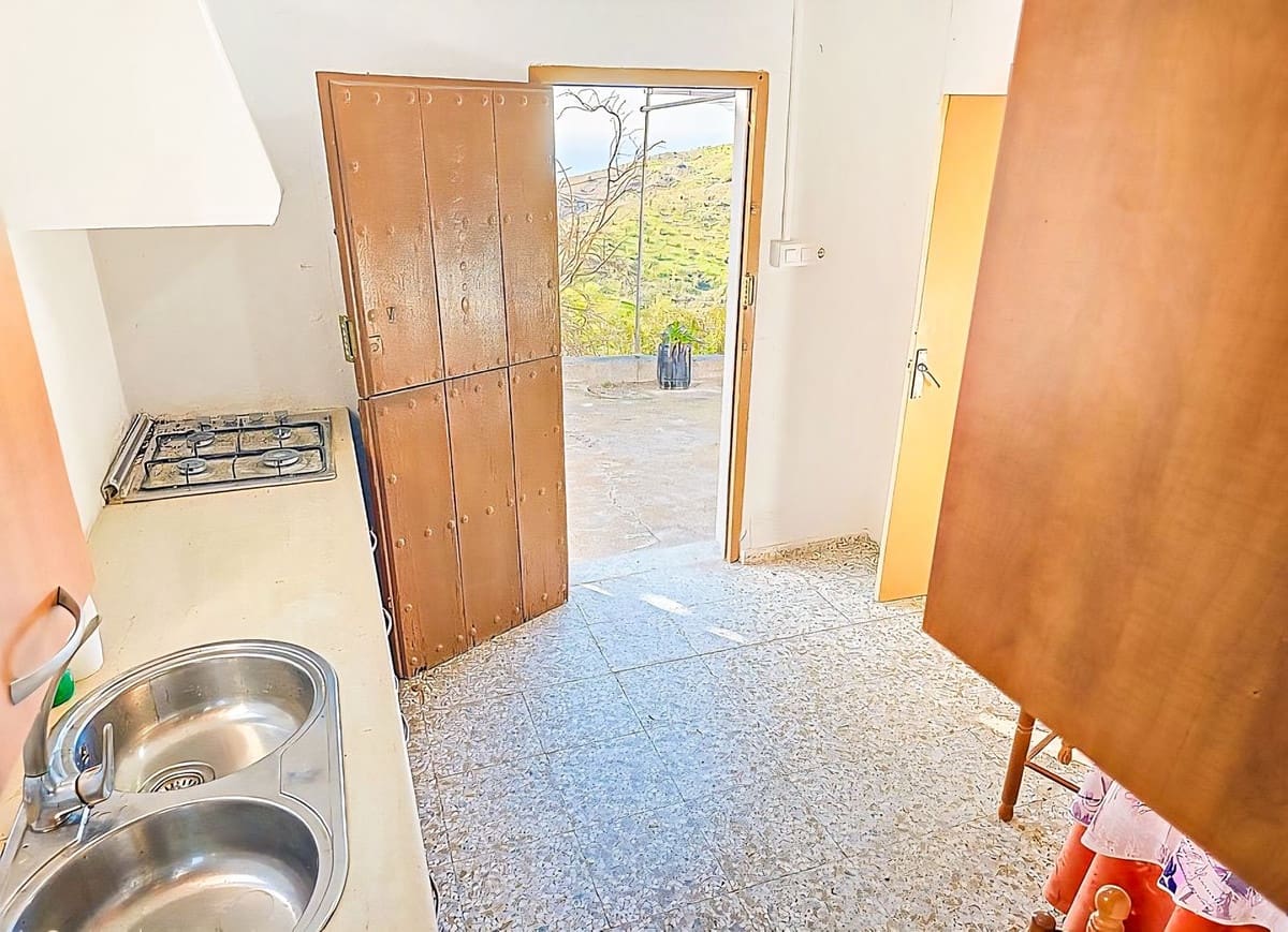 4 bedroom Finca/Country House for sale in Rubite with garage - € 95,000 (Ref: 9651052)