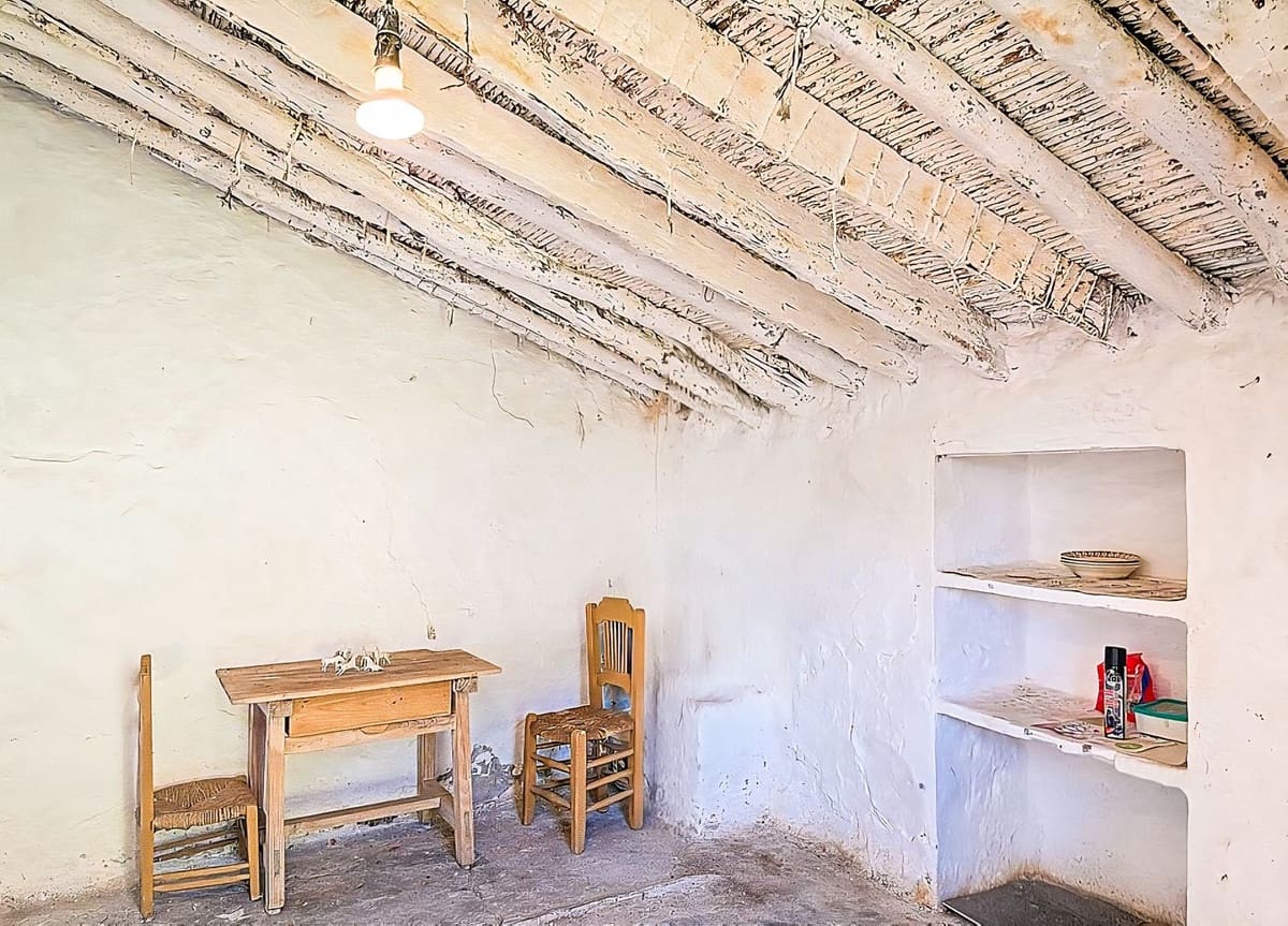 4 bedroom Finca/Country House for sale in Rubite with garage - € 95,000 (Ref: 9651052)