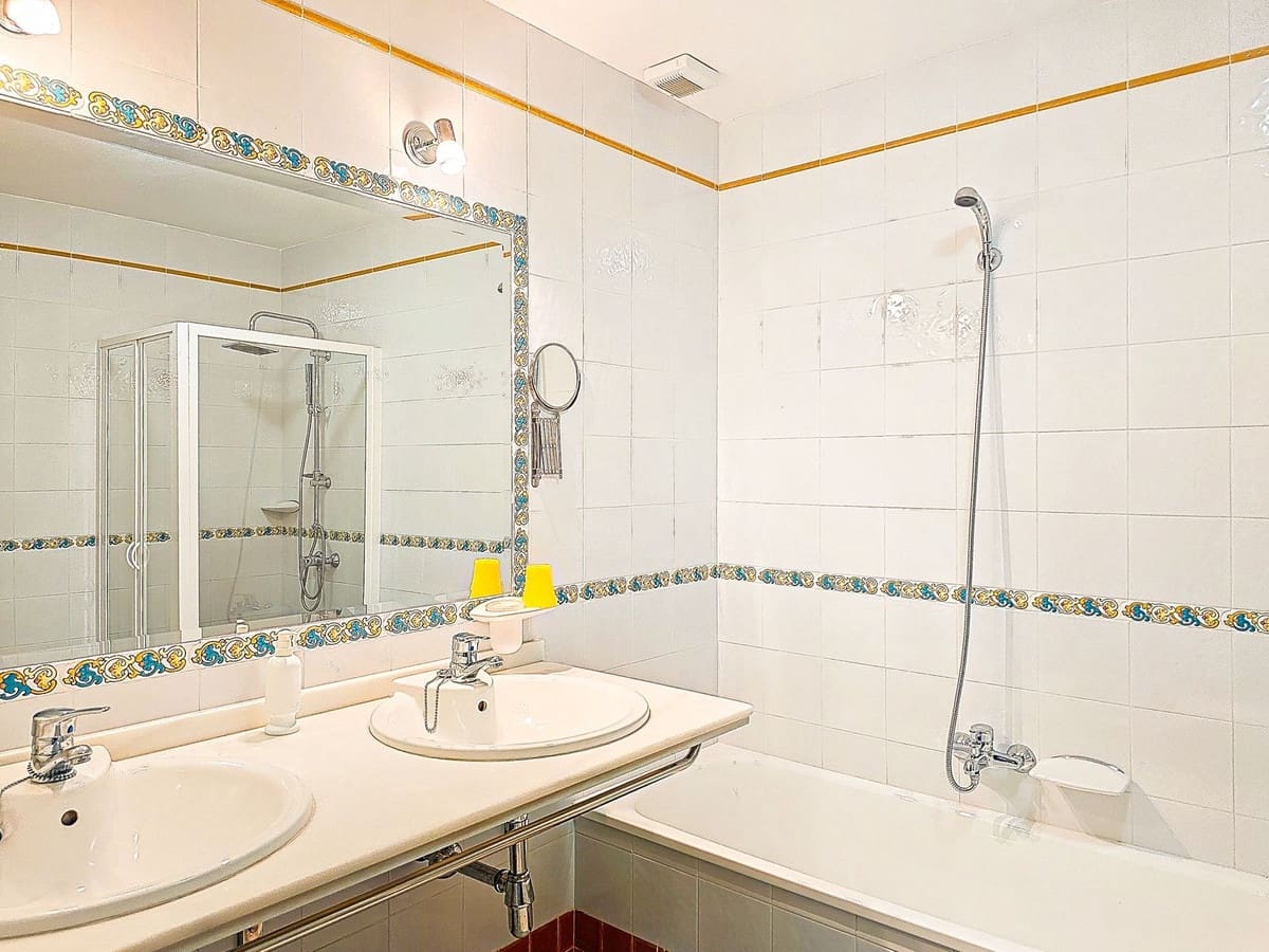 10 bedroom Hotel for sale in Almogia with pool garage - € 2,400,000 (Ref: 9656707)