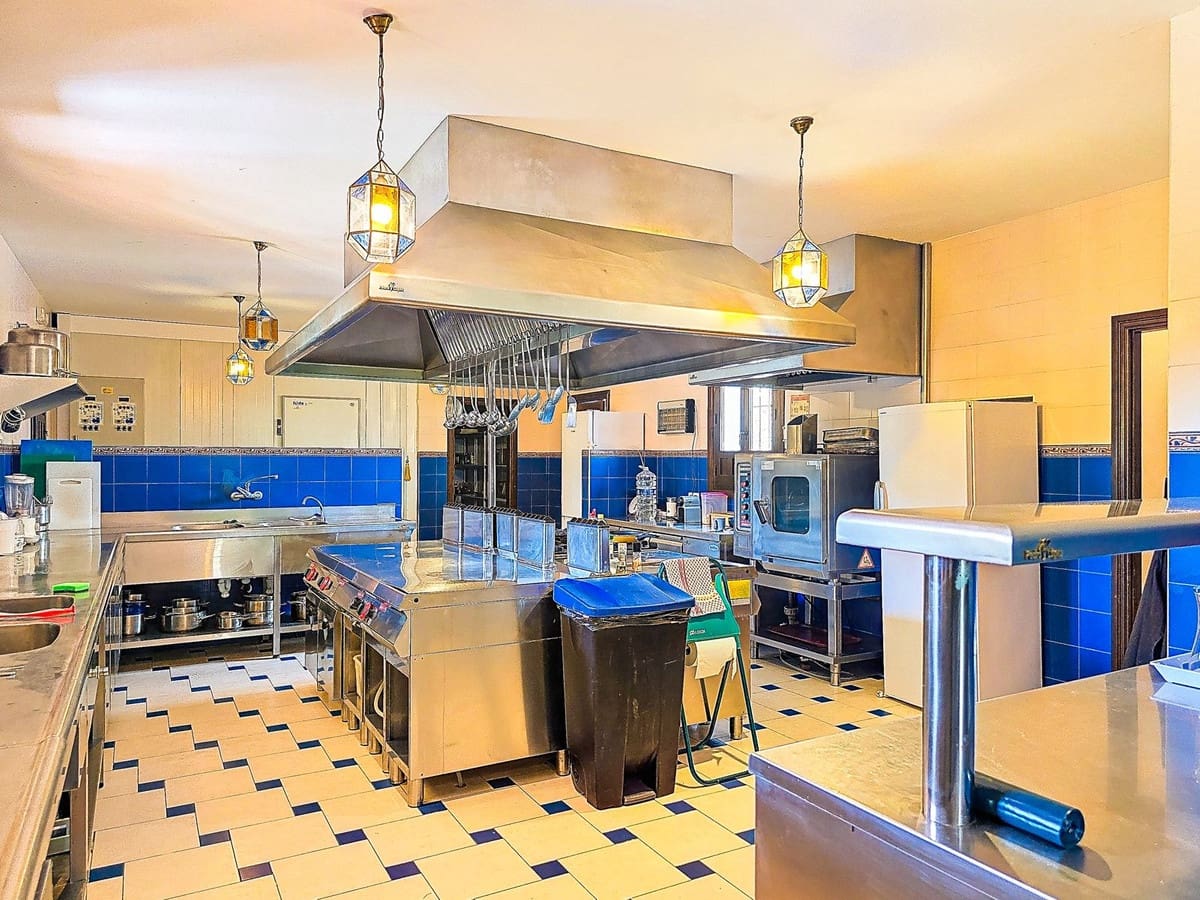 10 bedroom Hotel for sale in Almogia with pool garage - € 2,400,000 (Ref: 9656707)