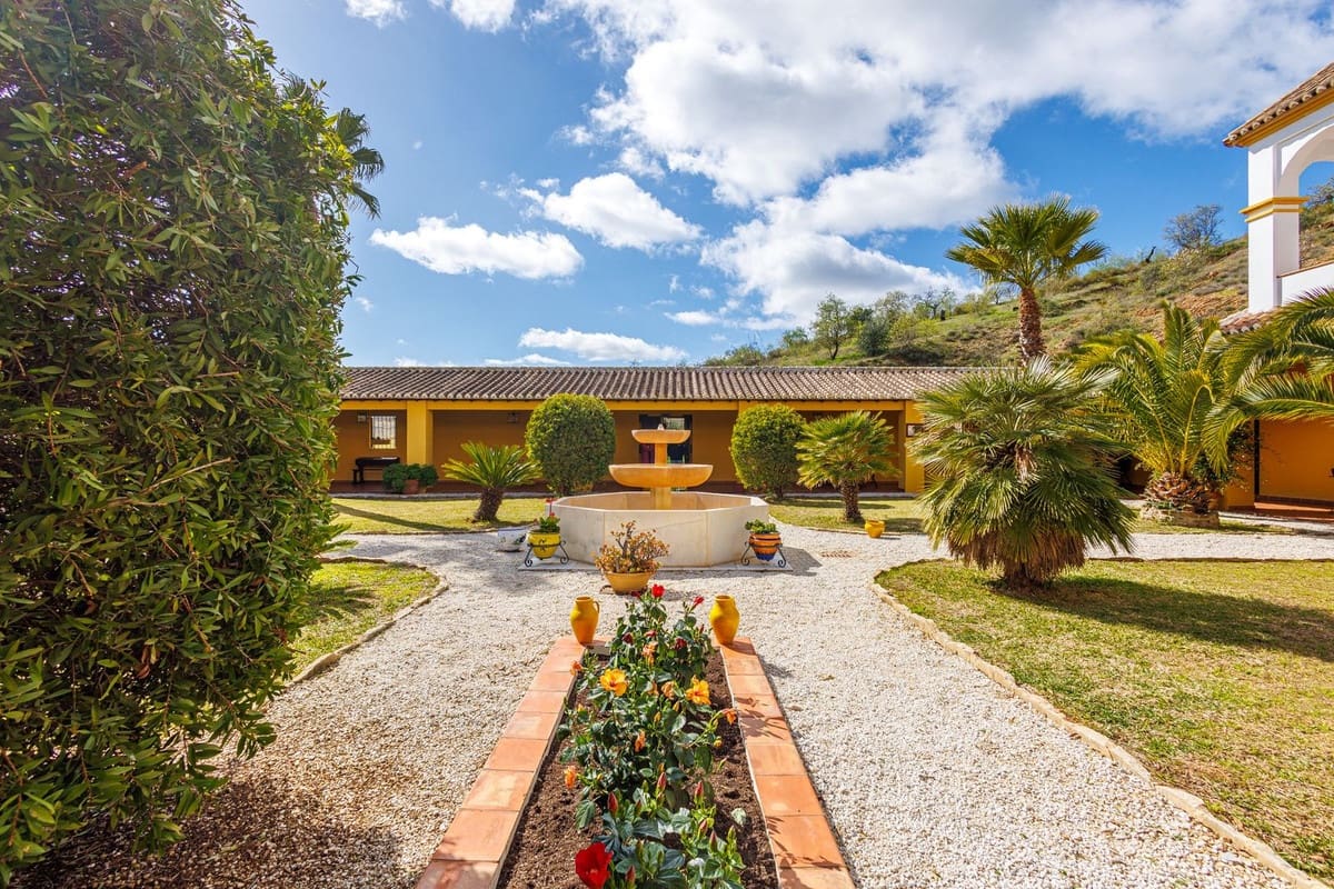 10 bedroom Hotel for sale in Almogia with pool garage - € 2,400,000 (Ref: 9656707)