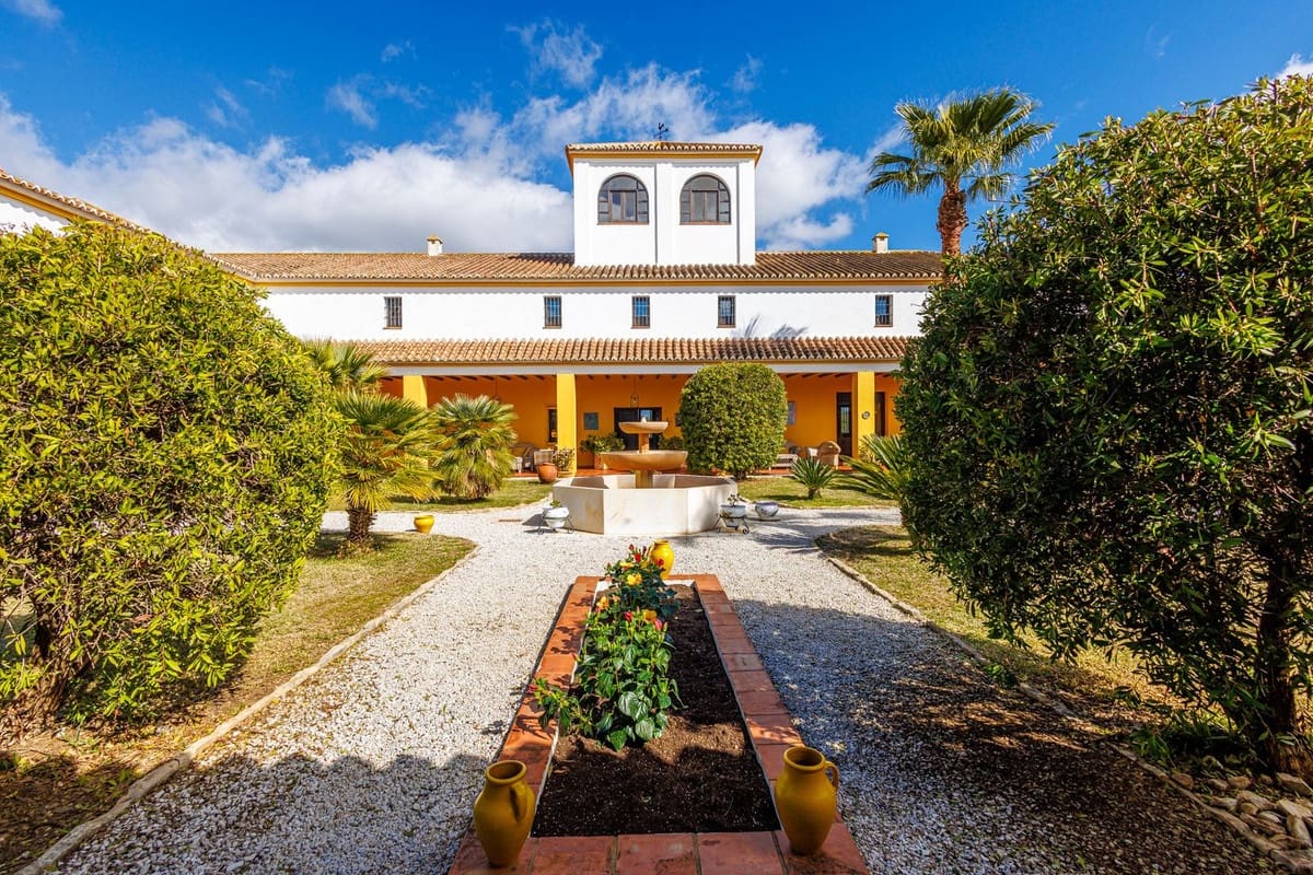 10 bedroom Hotel for sale in Almogia with pool garage - € 2,400,000 (Ref: 9656707)