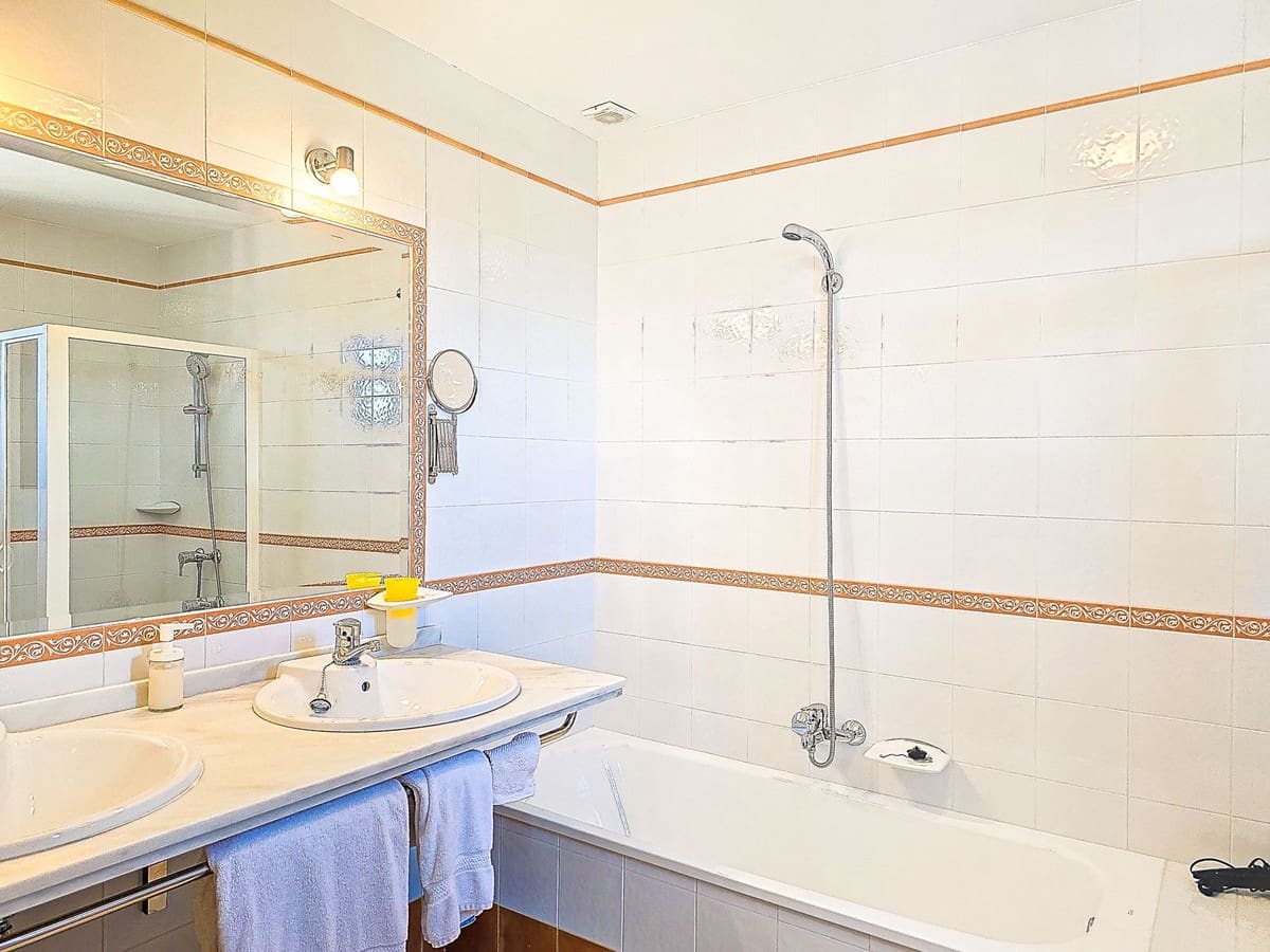 10 chambre Hôtel à vendre à Almogia avec piscine garage - 2 400 000 € (Ref: 9656707)