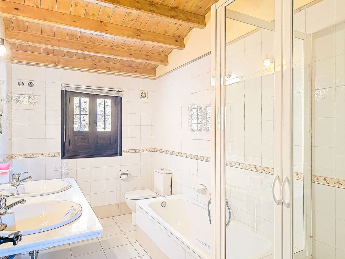 10 chambre Hôtel à vendre à Almogia avec piscine garage - 2 400 000 € (Ref: 9656707)