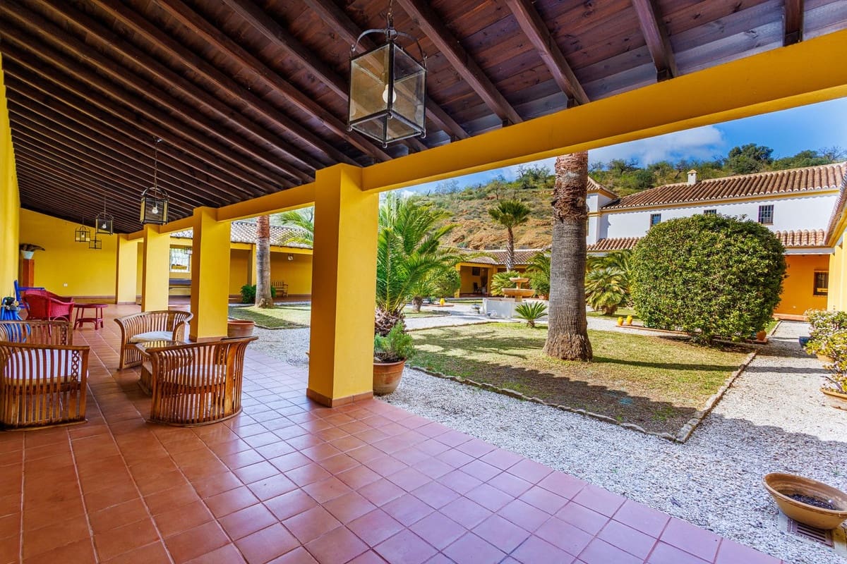 10 chambre Hôtel à vendre à Almogia avec piscine garage - 2 400 000 € (Ref: 9656707)